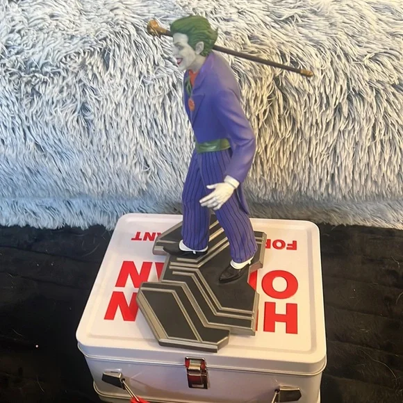 Joker statue - Picture 6 of 10